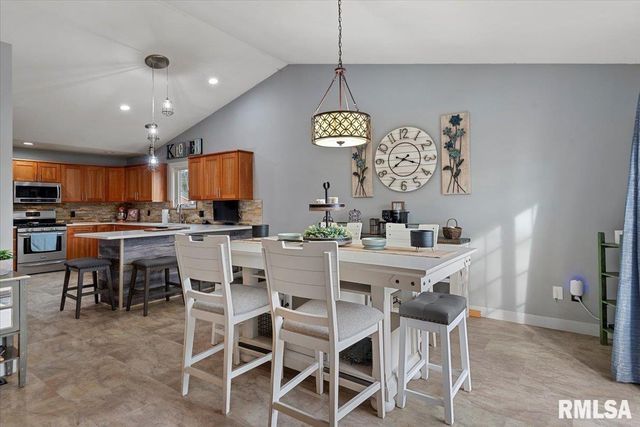 212 GLOUCESTER Court, Chatham, IL 62629