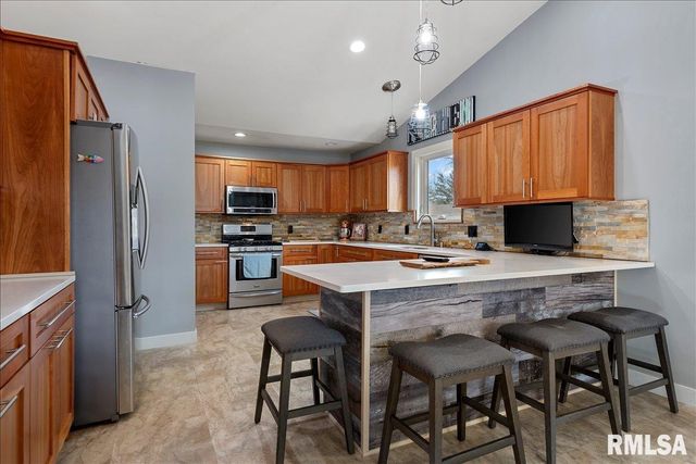 212 GLOUCESTER Court, Chatham, IL 62629