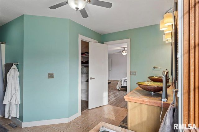 212 GLOUCESTER Court, Chatham, IL 62629