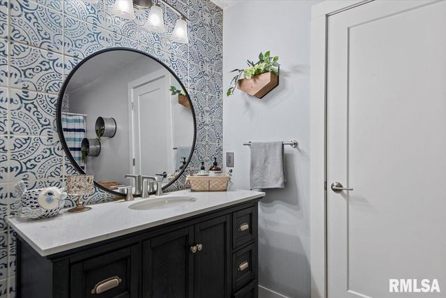 212 GLOUCESTER Court, Chatham, IL 62629