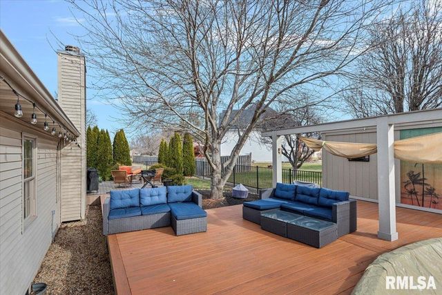 212 GLOUCESTER Court, Chatham, IL 62629