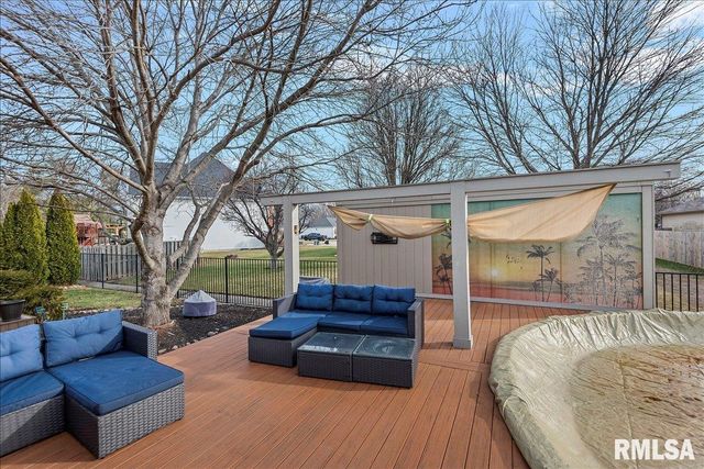 212 GLOUCESTER Court, Chatham, IL 62629