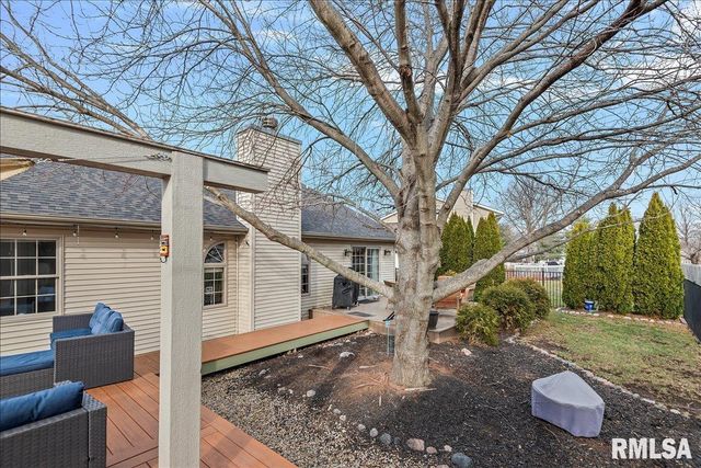 212 GLOUCESTER Court, Chatham, IL 62629