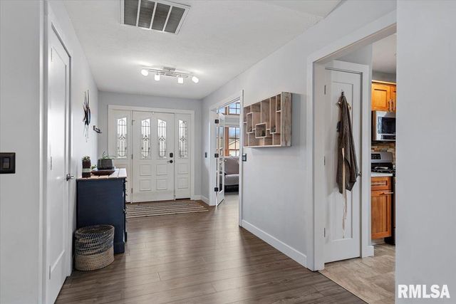 212 GLOUCESTER Court, Chatham, IL 62629