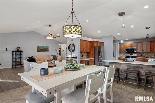 212 GLOUCESTER Court, Chatham, IL 62629