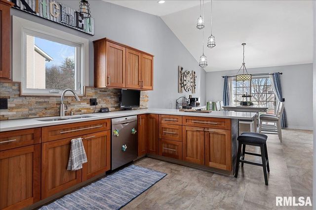 212 GLOUCESTER Court, Chatham, IL 62629