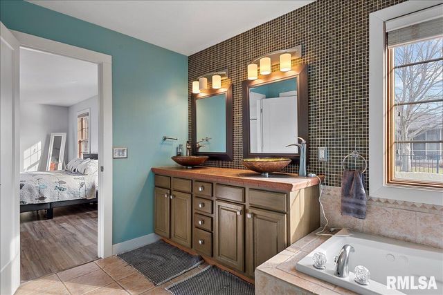 212 GLOUCESTER Court, Chatham, IL 62629