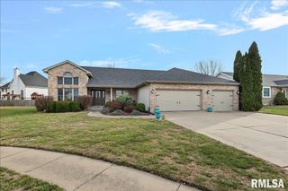 212 GLOUCESTER Court, Chatham, IL 62629