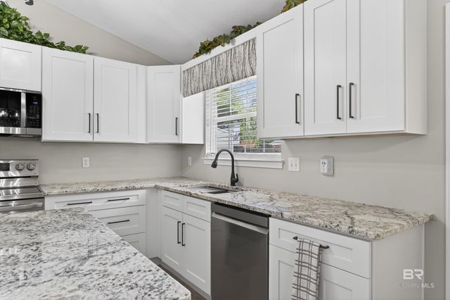 9658 Poets Corner, Daphne, AL 36526