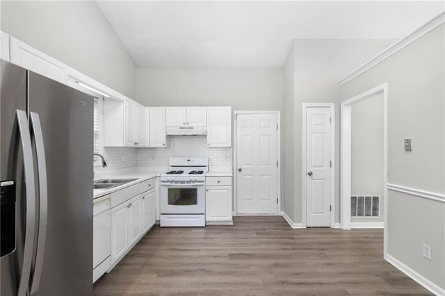 2110 Racquet Club Circle, Lawrenceville, GA 30043