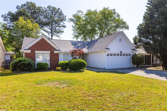 2110 Racquet Club Circle, Lawrenceville, GA 30043