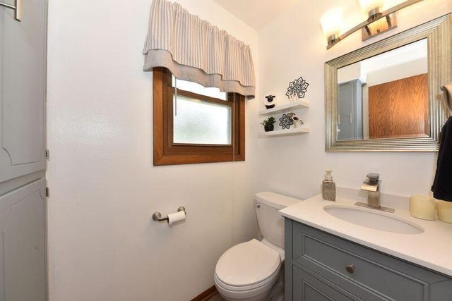 211 Oakview DRIVE, Slinger, WI 53086