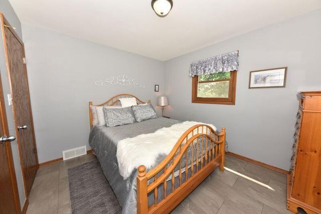 211 Oakview DRIVE, Slinger, WI 53086