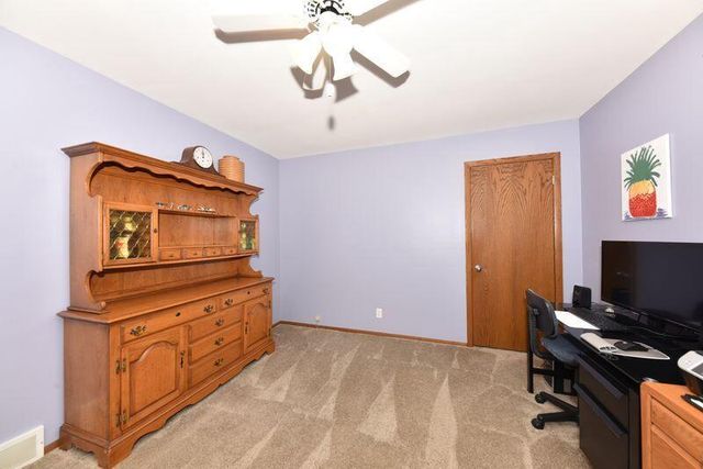 211 Oakview DRIVE, Slinger, WI 53086