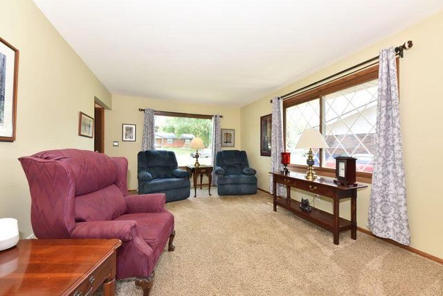 211 Oakview DRIVE, Slinger, WI 53086