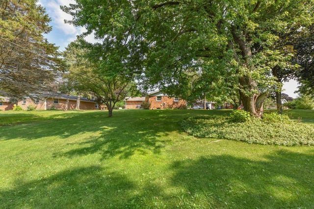 211 Oakview DRIVE, Slinger, WI 53086
