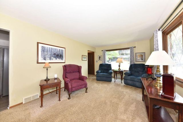 211 Oakview DRIVE, Slinger, WI 53086