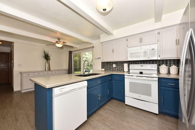211 Oakview DRIVE, Slinger, WI 53086