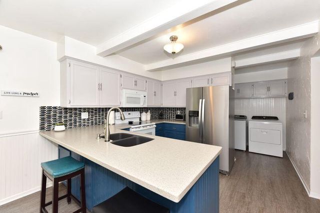 211 Oakview DRIVE, Slinger, WI 53086