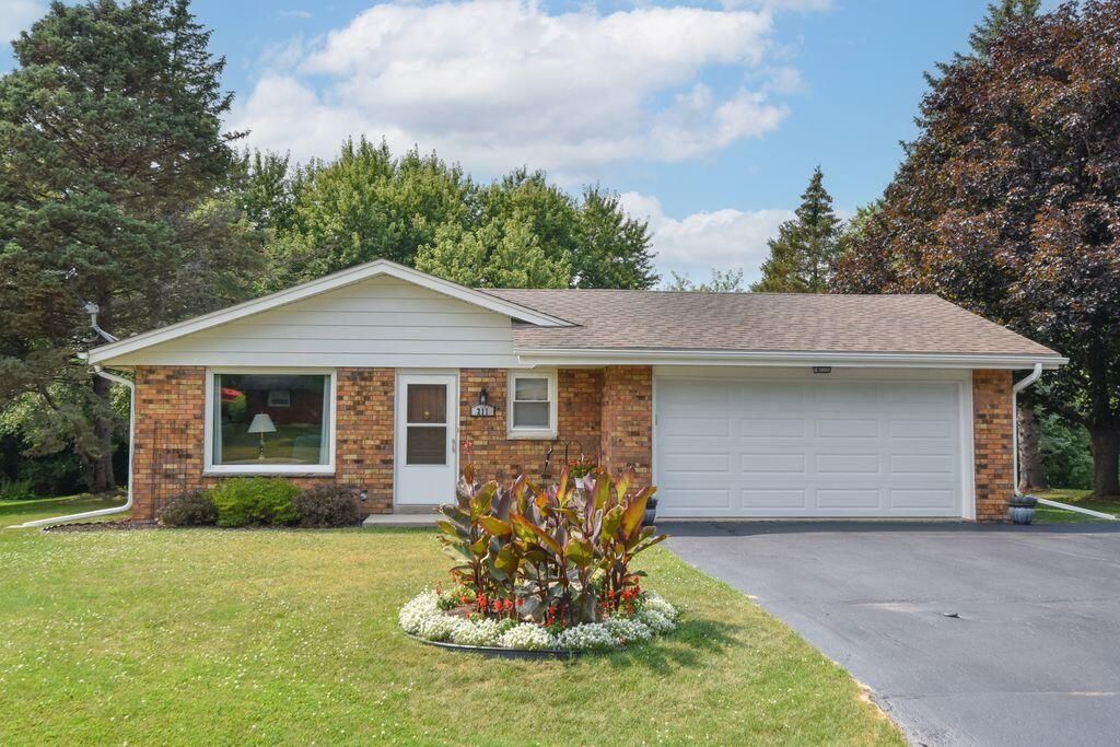 211 Oakview DRIVE, Slinger, WI 53086