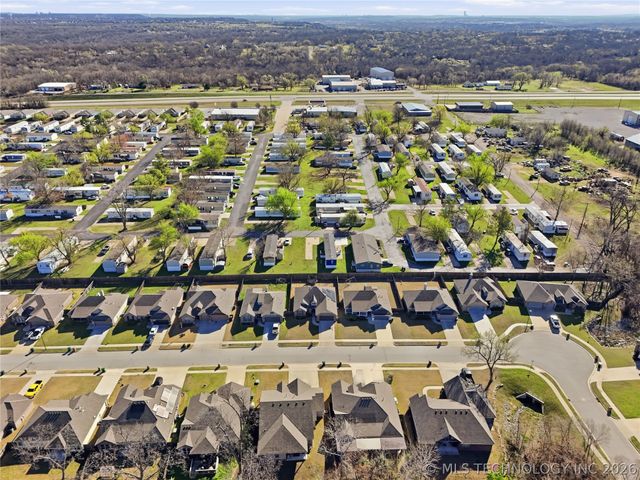 5421 Skylane Drive, Sand Springs, OK 74063