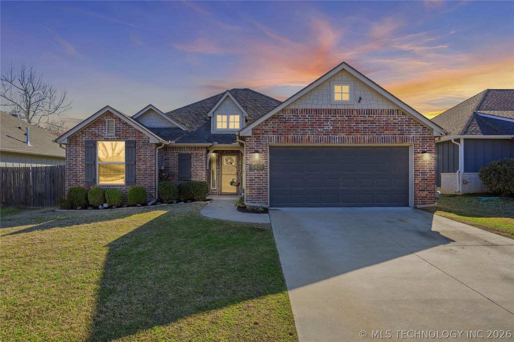 5421 Skylane Drive, Sand Springs, OK 74063