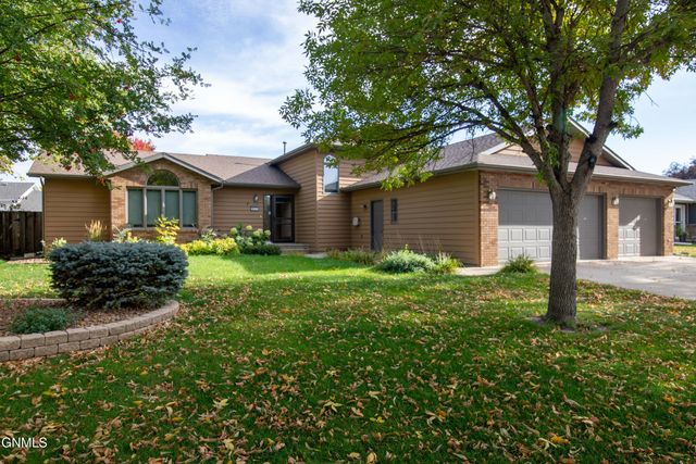 431 W Wachter Avenue, Bismarck, ND 58504 property photo