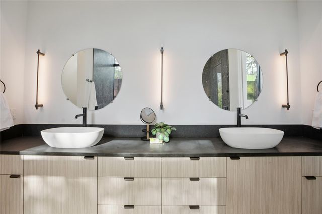 2512 Ridgeview ST, Austin, TX 78704