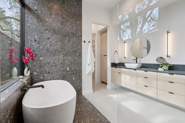 2512 Ridgeview ST, Austin, TX 78704