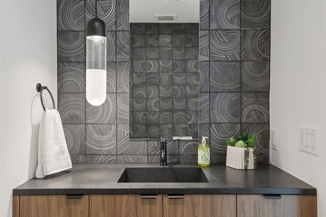 2512 Ridgeview ST, Austin, TX 78704