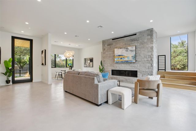 2512 Ridgeview ST, Austin, TX 78704