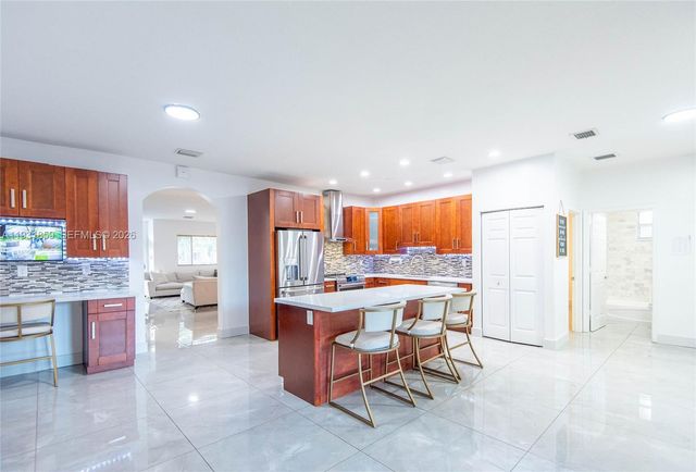 18529 SW 97th Pl, Cutler Bay, FL 33157