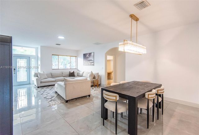 18529 SW 97th Pl, Cutler Bay, FL 33157