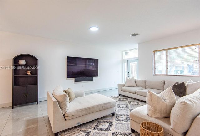 18529 SW 97th Pl, Cutler Bay, FL 33157