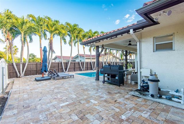 18529 SW 97th Pl, Cutler Bay, FL 33157