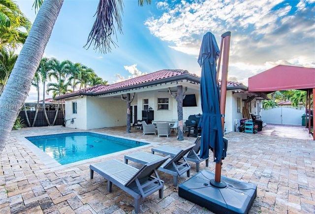 18529 SW 97th Pl, Cutler Bay, FL 33157