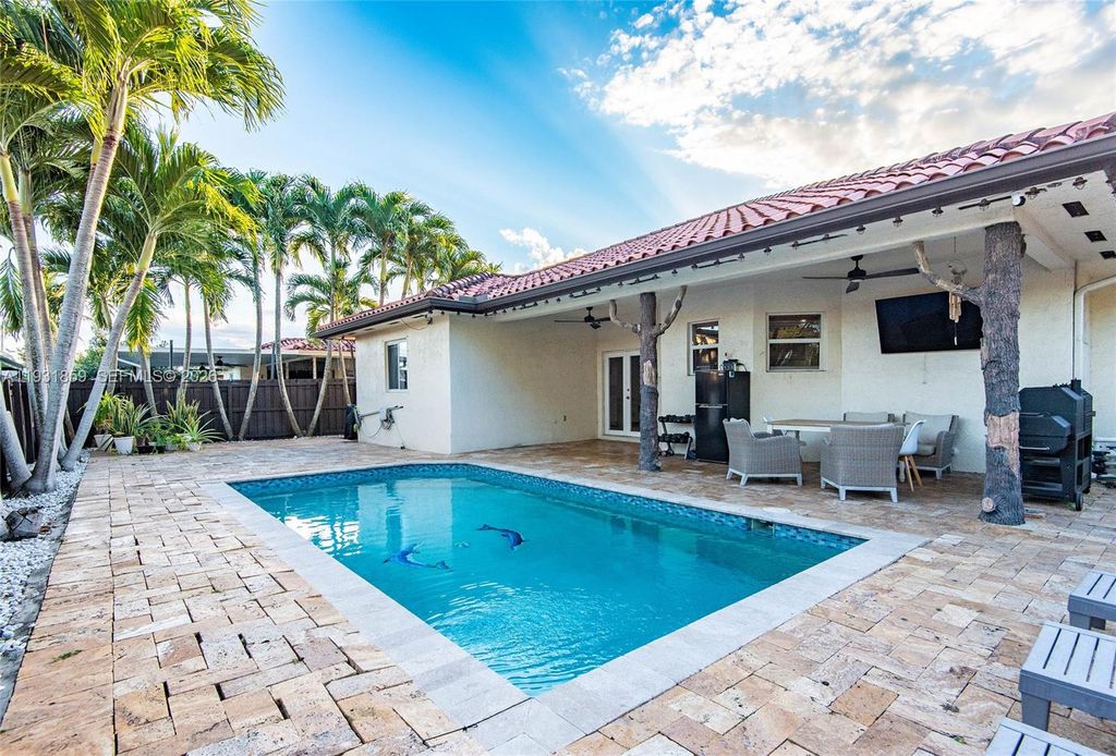 18529 SW 97th Pl, Cutler Bay, FL 33157