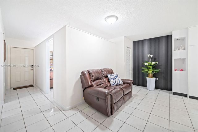 7817 W 36th Avenue 101, Hialeah, FL 33018