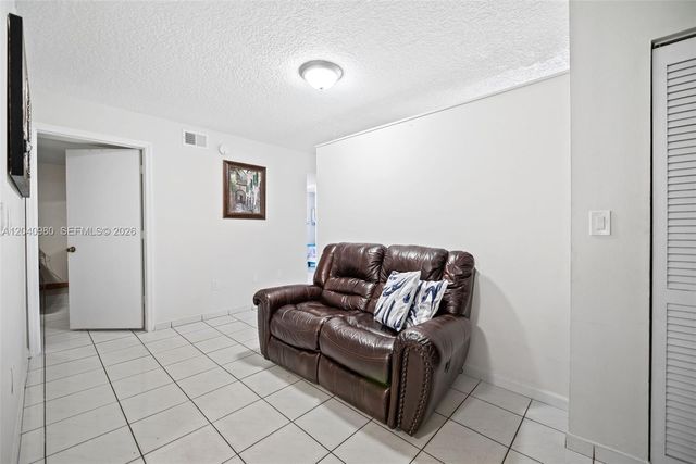 7817 W 36th Avenue 101, Hialeah, FL 33018