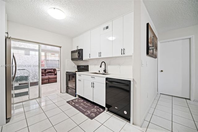 7817 W 36th Avenue 101, Hialeah, FL 33018