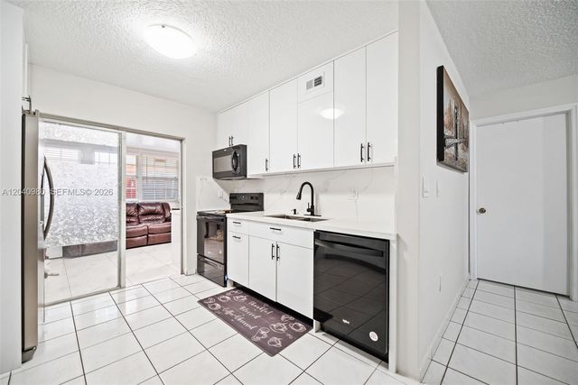 7817 W 36th Avenue 101, Hialeah, FL 33018
