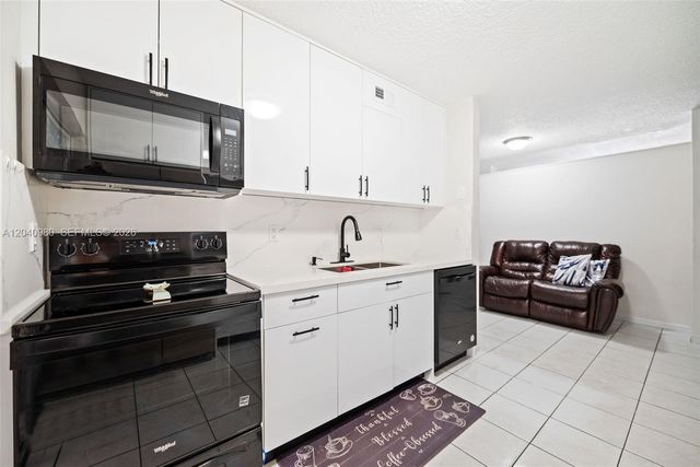 7817 W 36th Avenue 101, Hialeah, FL 33018