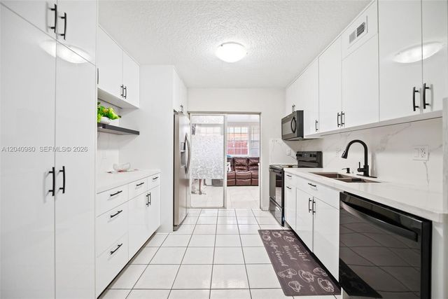 7817 W 36th Avenue 101, Hialeah, FL 33018