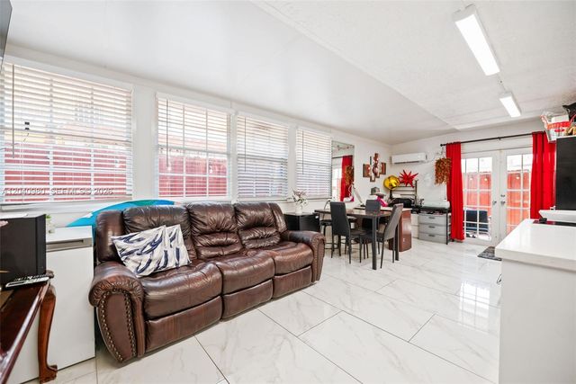 7817 W 36th Avenue 101, Hialeah, FL 33018
