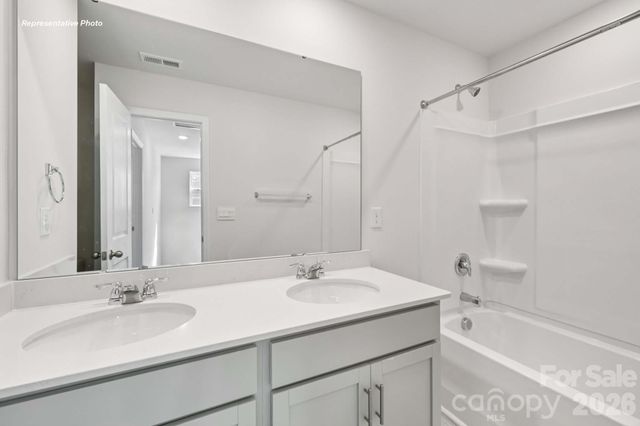 601 17th Avenue Drive NE, Hickory, NC 28601