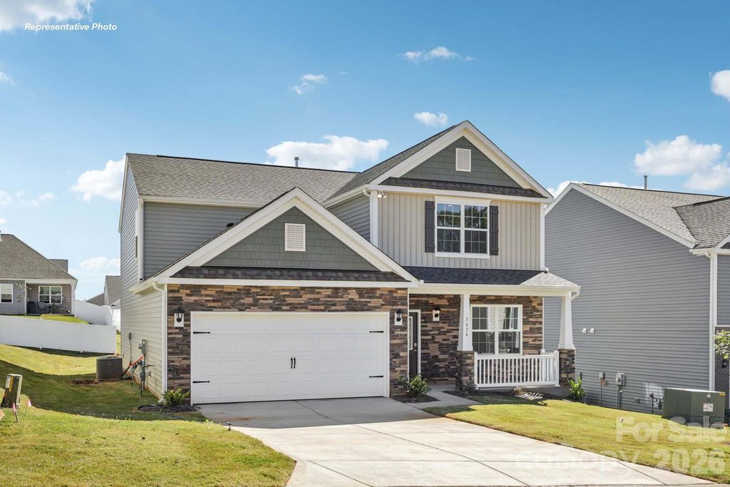 601 17th Avenue Drive NE, Hickory, NC 28601