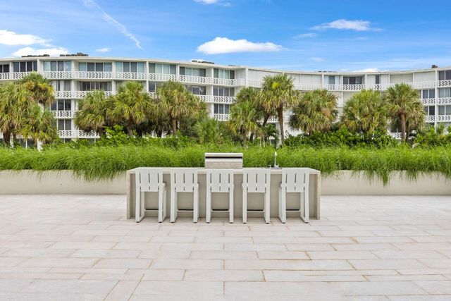 2773 S Ocean Boulevard 106, Palm Beach, FL 33480