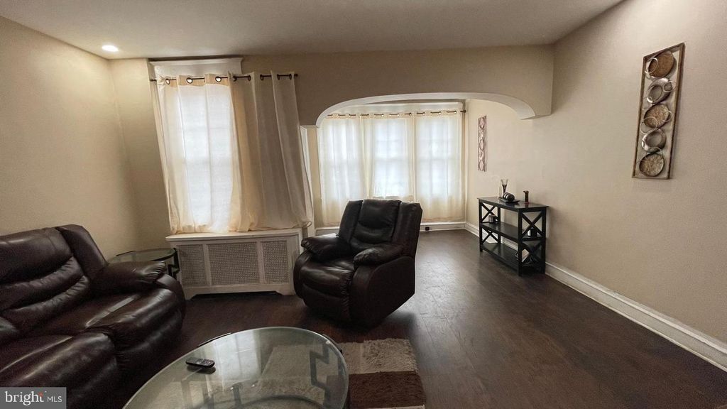 319 E ELWOOD ST, Philadelphia, PA 19144 — photo 3