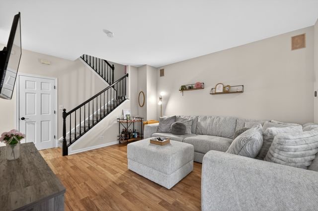 2334 Reflections Drive, Aurora, IL 60502