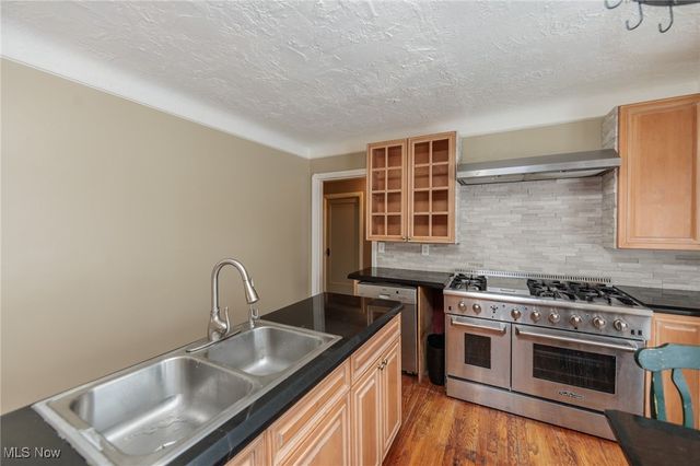 5062 Lee Road, Maple Heights, OH 44137